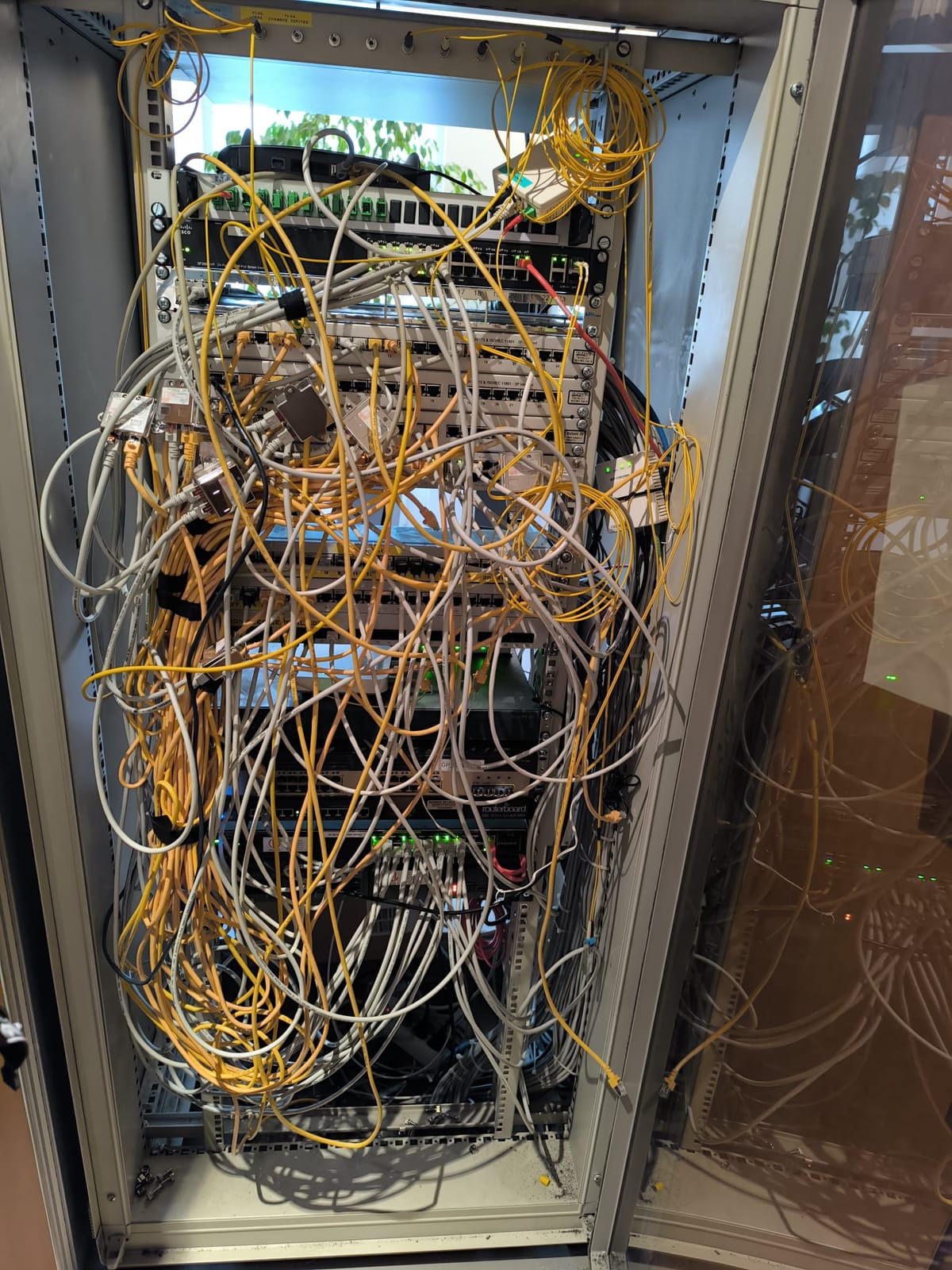 E Server-Schaf rëm an d'Rei bruecht — Virdrun